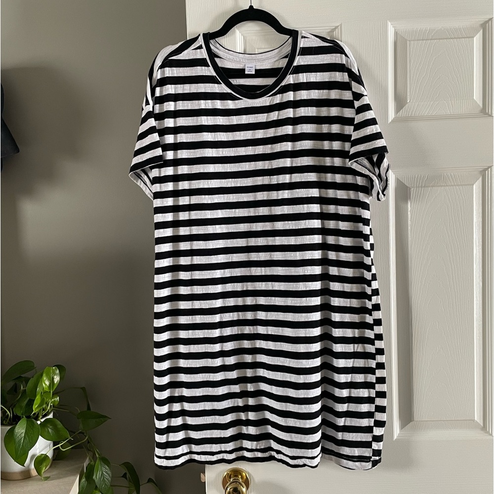 🌷4/$25🌷Striped tee dress